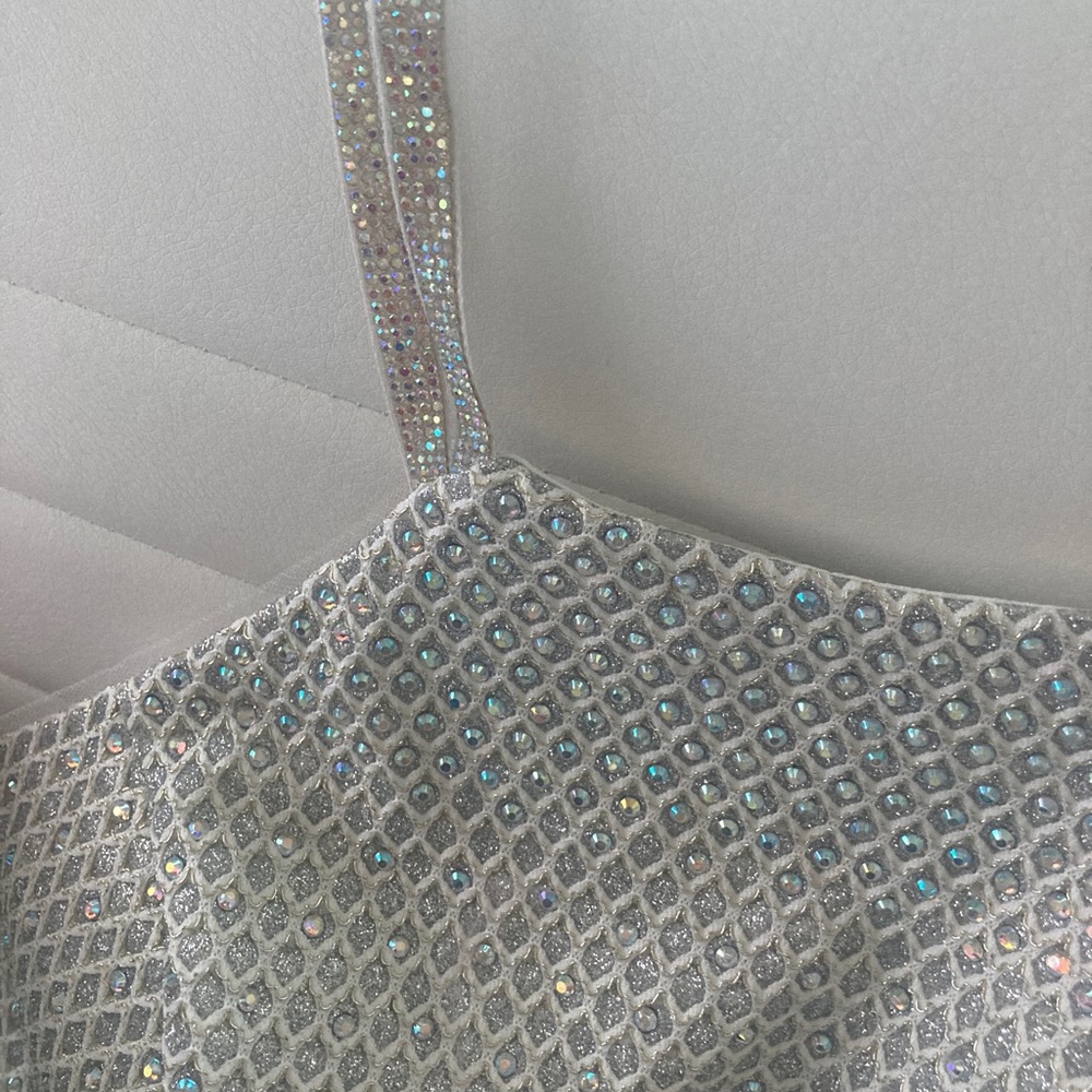 Betsy & Adam Open-back Metallic Mermaid Gown Silver Formal Dress - Picture 4 of 8